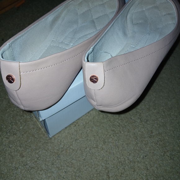 Danskin Women's Pink Ballet Flats - Picture 5 of 5
